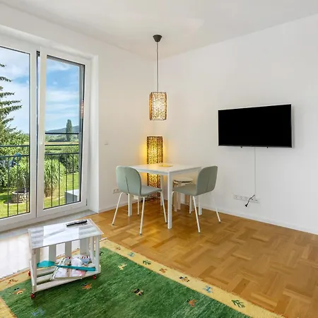 Im Gruenen Und Bodenseenaehe *