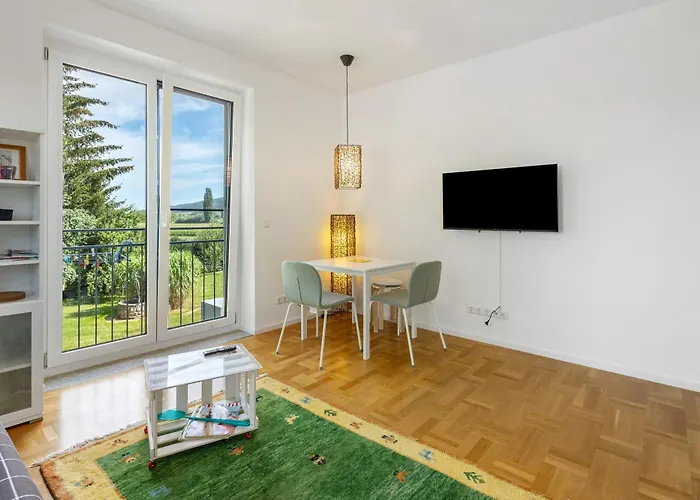 Im Gruenen Und Bodenseenaehe *